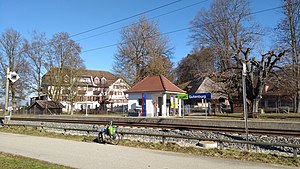 Single-story shelter with hip roof