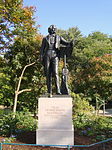 Denkmal in Düsseldorf, 2012 eingeweiht, Bronzeguss nach dem Original von 1901