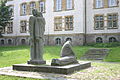 Frankfurt (Oder), Denkmal für die Opfer des Faschismus. Tsk, tsk. Siehe Denkmäler in Frankfurt (Oder) und Kunst in Frankfurt (Oder): Arndt Wittig (1921-1999). Wobei es anscheinend einen zweiten "Arndt Wittig" gibt (*1946)...[1]