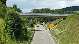 Fertiggestellte Brücke über die B 295 in Weil der Stadt, 27. Juli 2021