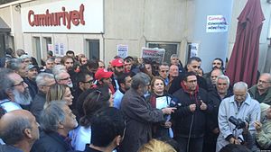 Cumhuriyet gazetecilerinin tutuklanması protesto ediliyor, Kasım 2016.