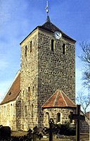 Chorjochturm: Dorfkirche Grünow bei Angermünde, Uckermark. Die Apsis schließt an das Chorjoch an.