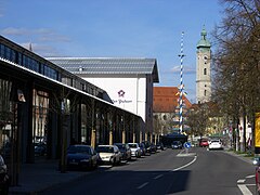 Blumenstraße: links die Schrannenhalle, im Hintergrund der Viktualienmarkt