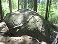 Der Teufelsstein liegt im Schollenagglomerat westlich des Waldskopfes. Nach einer Sage ist die Quarz-Spaltenfüllung der Abdruck der Kette, mit welcher der Teufel einst an den Felsen gefesselt war.