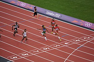 Zieleinlauf Vorlauf fünf: Dana Hussein Abdulrazak (Bahn 2), Toea Wisil (B. 3), Allyson Felix (B. 4), Rosângela Santos (B. 5), Allison Peter (B. 6), Ruddy Zang Milama (B. 7)