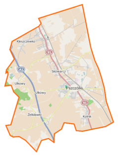 Mapa konturowa gminy Pszczółki, u góry nieco na lewo znajduje się punkt z opisem „Parafiapw. św. Wawrzyńcaw Różynach”