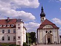 Schulhaus und protestantische Barockkirche