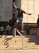 Handrail: Frontside Lipslide