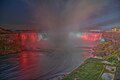 Horseshoe Falls bei Nacht mit Beleuchtung zu touristischen Zwecken