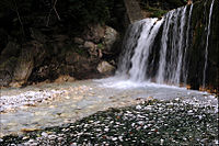 Λουτρά Λουτρακίου Πέλλας ή Λουτρά Ποζάρ, Ελλάδα - ο ποταμός Τόπλιτσα.