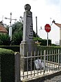 Kriegerdenkmal und Flurkreuz