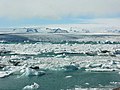 Esjufjöll bak við Breiðamerkurjökul og Jökulsárlón (=>Vatnajökulsþjóðgarður)