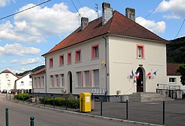 The town hall in La Longine