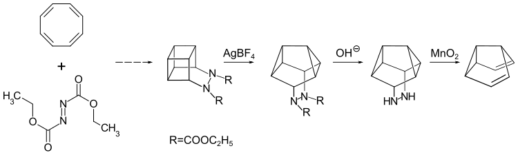 Photochemische Synthese von Semibullvalen aus Barrelen