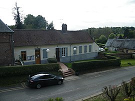 The town hall in Tœufles