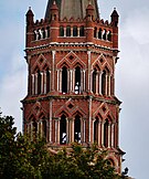 Toulouse, St-Sernin, goti­sche Turm­ober­ge­schosse der roma­ni­schen Hallen­kirche