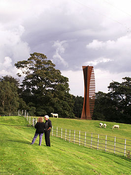 Crossing (Vertical) (2006) in het Yorkshire Sculpture Park