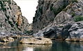 Die Höhle am Ufer des Verdouble bei der Gouleyrous-Klamm