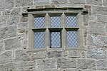 7. Fenster mit Werkstein-Ohren im Bruchsteinmauerwerk (Chirk Castle)