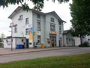 Empfangsgebäude mit Reisezentrum