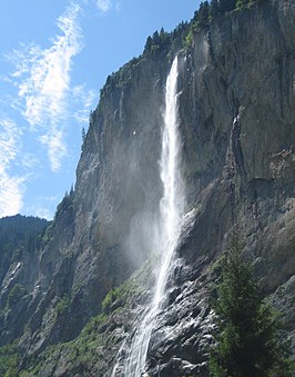 Staubbachwaterval in het Lauternbrunnental, vanuit het dorp gezien