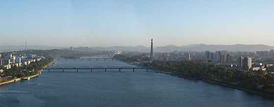 Pyongyang, Kuzey Kore'nin başkentidir ve Kore Yarımadası'nda önemli bir metropoldür.