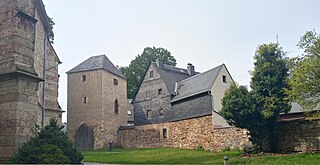 Nördlicher Turm mit in die Wehrmauer hineingebautem Haus Lichtenauer Straße 56