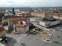 Blick von der Frauenkirche über den wiederentstehenden Neumarkt, Kulturpalast und Altmarkt, 2012