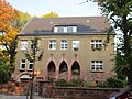 Pfarr- und Gemeindehaus, mit Einfriedung (Kirchgemeindehaus der Baptistengemeinde)