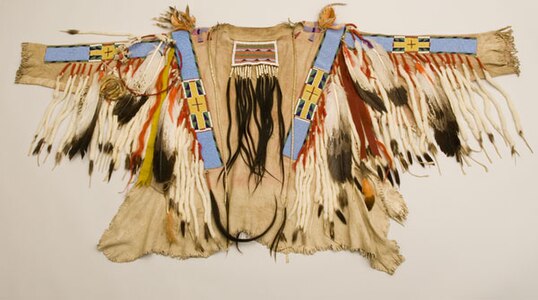 Hemd der Nez Percé (ca. 1880–1885)