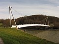 Fußgänger-Hängebrücke beim Stausee