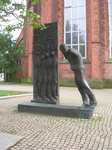 Mahnmal zum Gedenken an alle Opfer des Nationalsozialismus (1979), neben der Bürgermeister-Smidt-Gedächtniskirche Bremerhaven