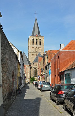 De Sint-Gilliskoorstraat en de toren van de Sint-Gilliskerk