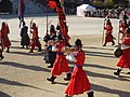 Den kongelige garde marsjerer rundt Gyeongbokgung i Seoul hver morgen