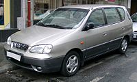 Kia Carens generasi pertama (2000-2002)