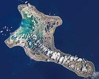 Gần nửa khu vực Kiritimati là đầm phá, một số chỗ là nước ngọt và một số chỗ là nước mặn