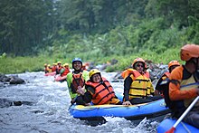 Rafting Kalisawah Adventure menyusuri sungai Badeng di Desa Sumberbulu Kecamatan Songgon