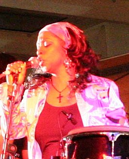 Belle in concert op het schip Westerdam III, van de Holland-Amerika Lijn, in 2008.