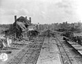 Bahnhof und Teile der zerstörten Stadt (Sommer 1944)