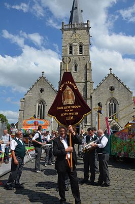 Processie voor de Martinuskerk in Lede