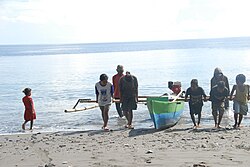 Fischer am Strand von Camalehohoru