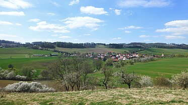 Der langgestreckte Bergrücken des Hasenwinkel südlich von Fretterode