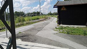 Side platform and wooden shelter