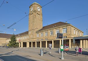 Turm und Teil der Hauptfassade (Zustand 2016)