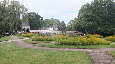 Rozentuin bij oranjerie (2015)