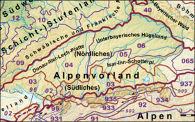 Das Subalpine Jungmoränenland ist Haupteinheitengruppe 03. Die hier zwei einfach zusammenhängende Teile separierende Adelegg (hier: 02) wird in der Regel mit dazu gezählt.
