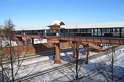 Bahnhof mit Fußgängerbrücke von Gottfried Böhm