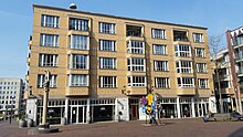 Oranje-Vrijstaatplein 3-40 met links De vrijheid van de gedachte van Krop (maart 2019)