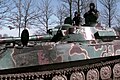 Angehörige der 4. Garde-Brigade HVO in einer von Serben erbeuteten mobilen 122-mm-Panzerhaubitze (russische 2S1 „Gvozdika“)