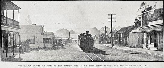 By 1922 the railway was in the centre of Gillies Street